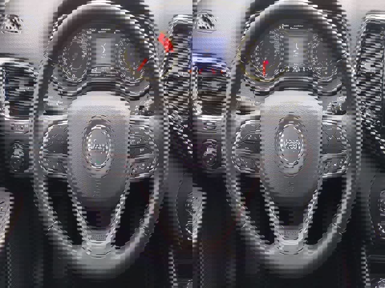 Used 2021 Jeep Cherokee Limited image 23