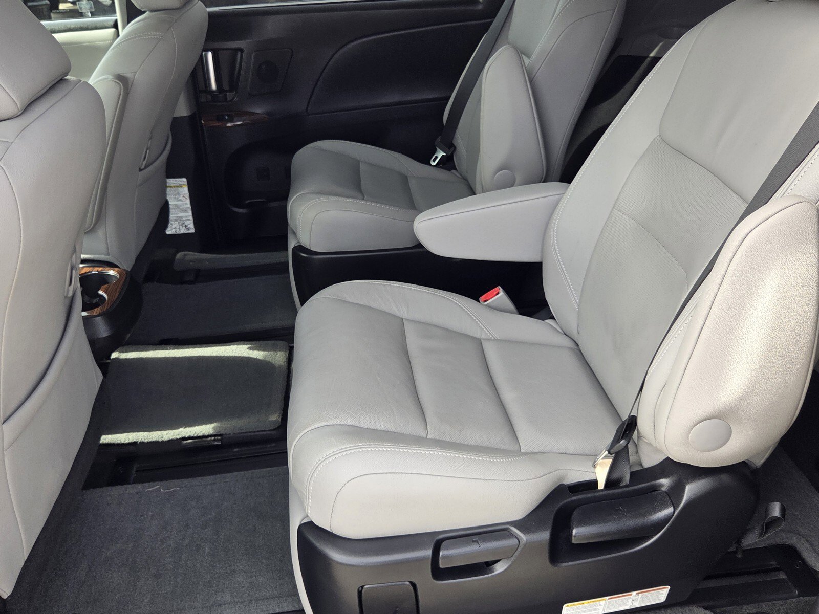 Used 2015 Toyota Sienna Limited image 5