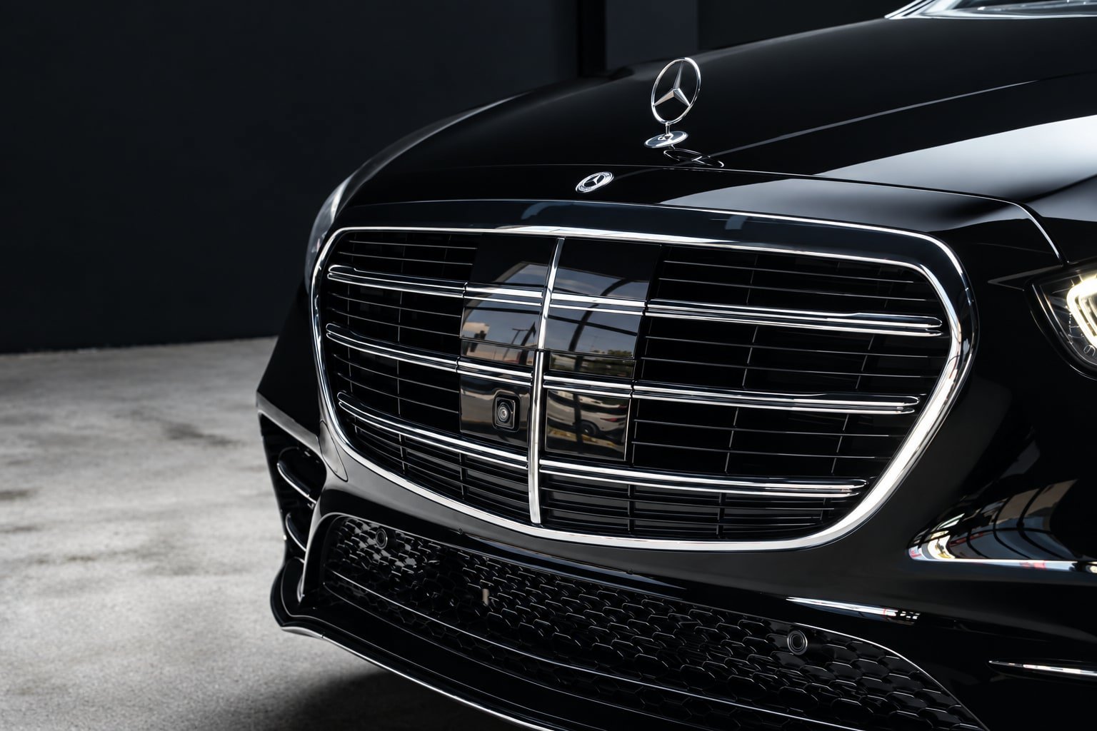 Used 2022 Mercedes-Benz S 500 4MATIC w/ AMG Line Package image 15