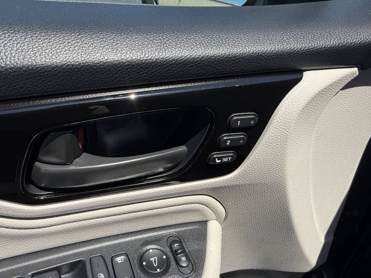 Used 2025 Honda Odyssey EX-L image 14