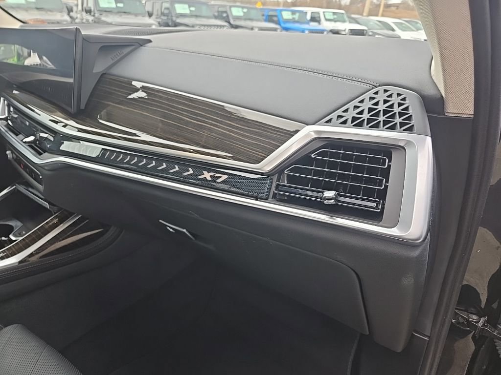 Used 2024 BMW X7 xDrive40i w/ Climate Comfort Package image 76
