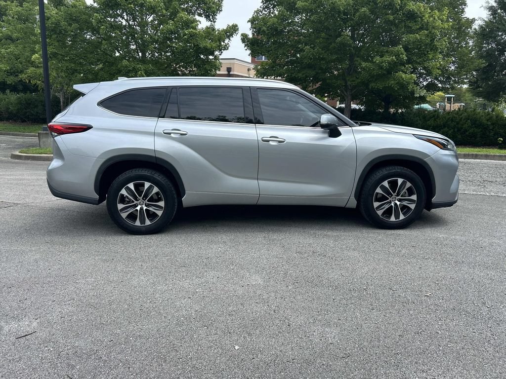 Used 2021 Toyota Highlander XLE FWD image 8