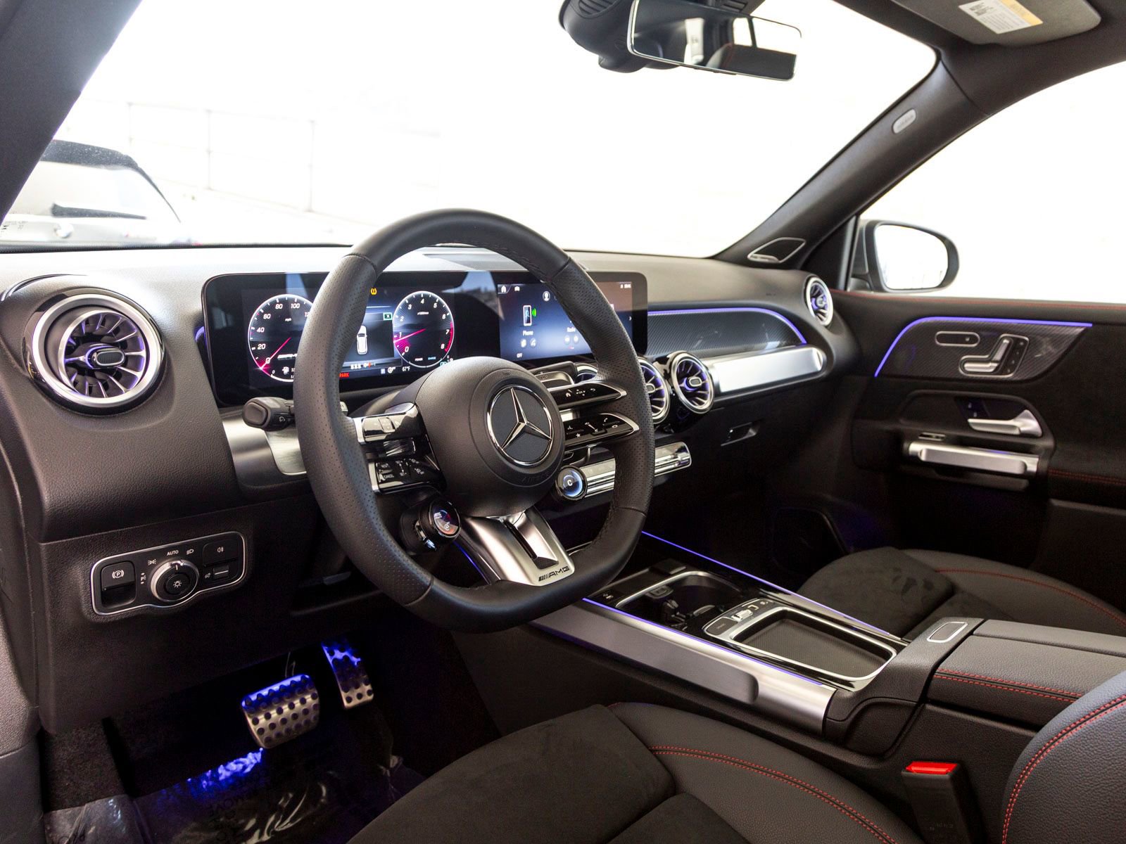 New 2025 Mercedes-Benz GLB 35 AMG 4MATIC image 17