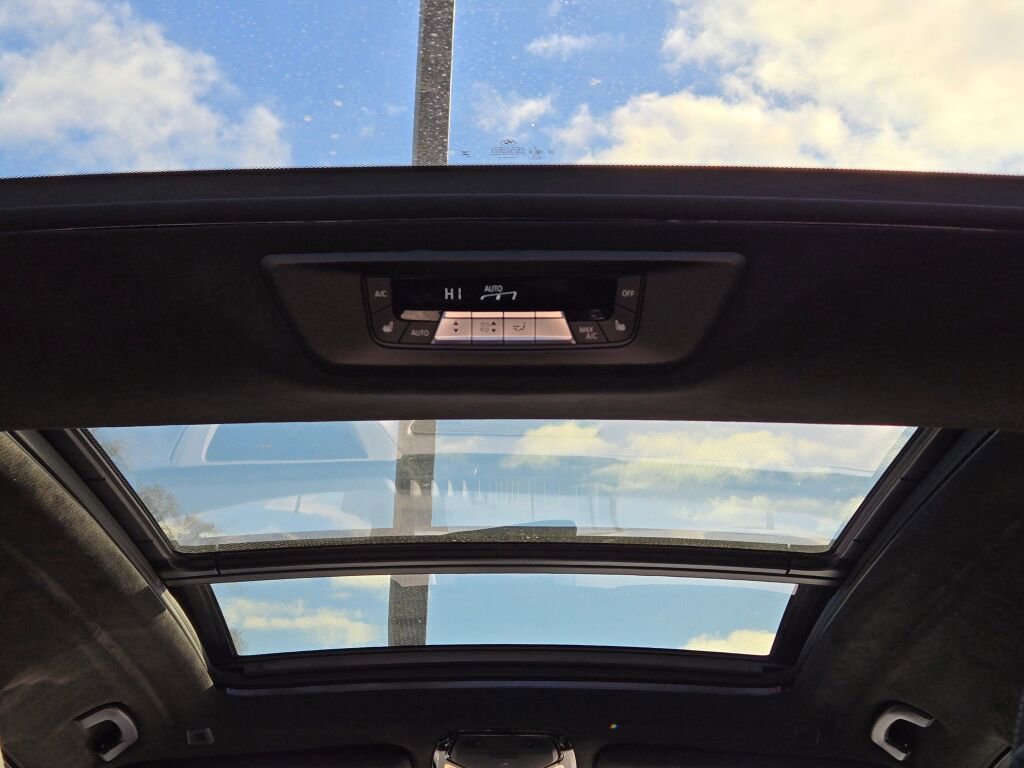 Used 2024 BMW X7 M60i w/ Executive Package image 31