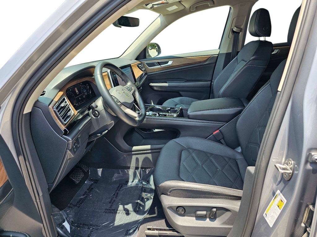 Used 2024 Volkswagen Atlas SE AWD/4WD image 17