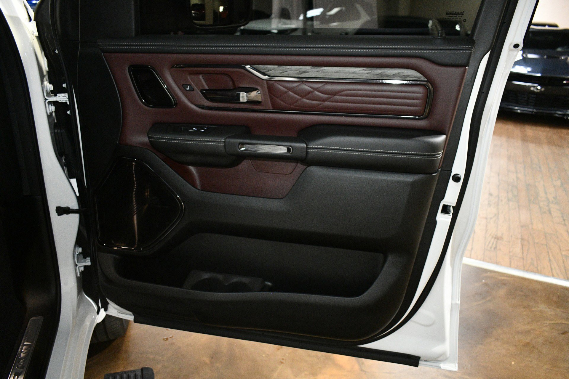 Used 2025 RAM 1500 Limited AWD/4WD image 42