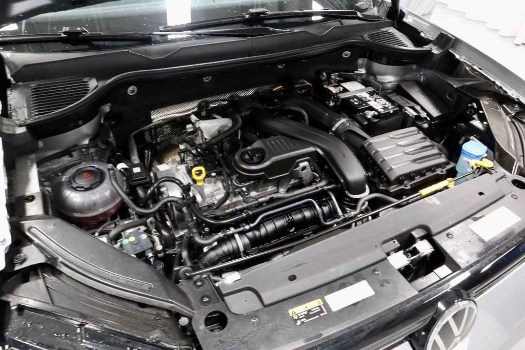 Used 2025 Volkswagen Taos SE image 16