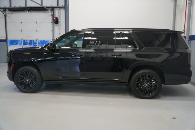 Used 2025 Cadillac Escalade ESV Premium Luxury w/ Touring Package AWD/4WD image 2