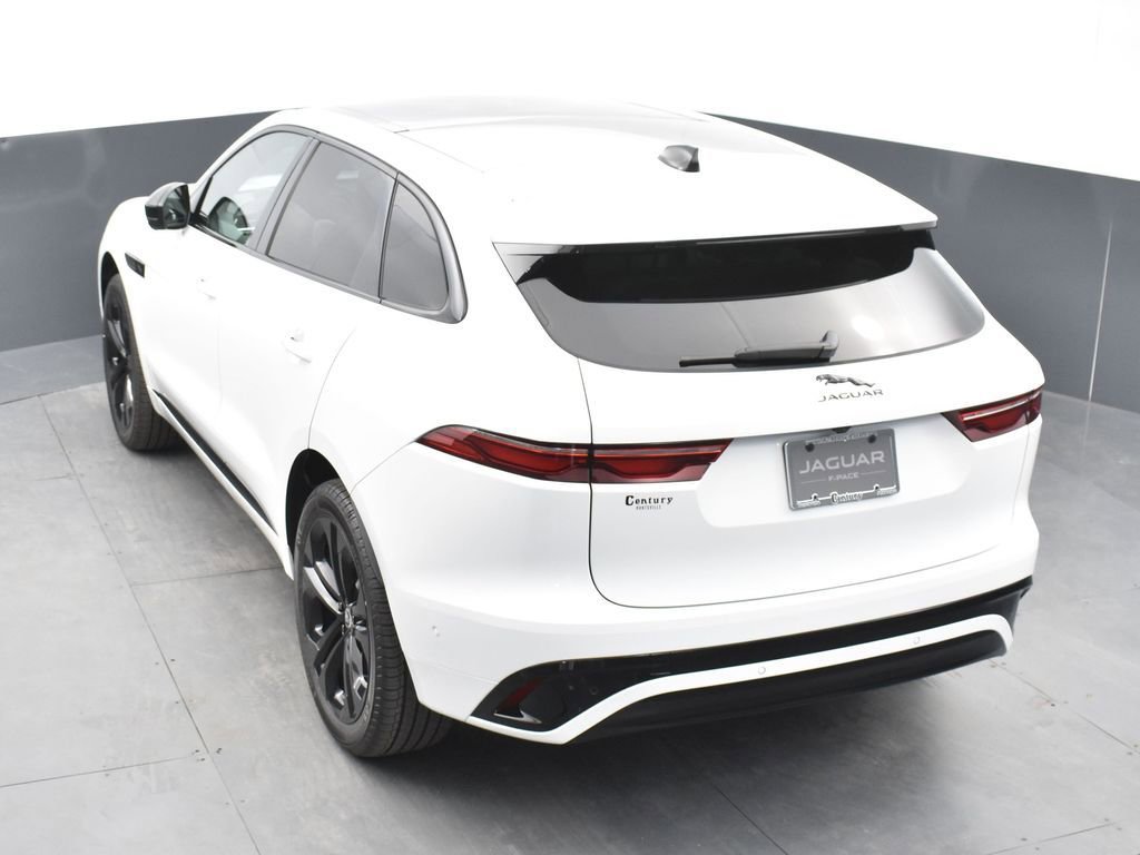 Certified 2025 Jaguar F-PACE R-Dynamic S image 32