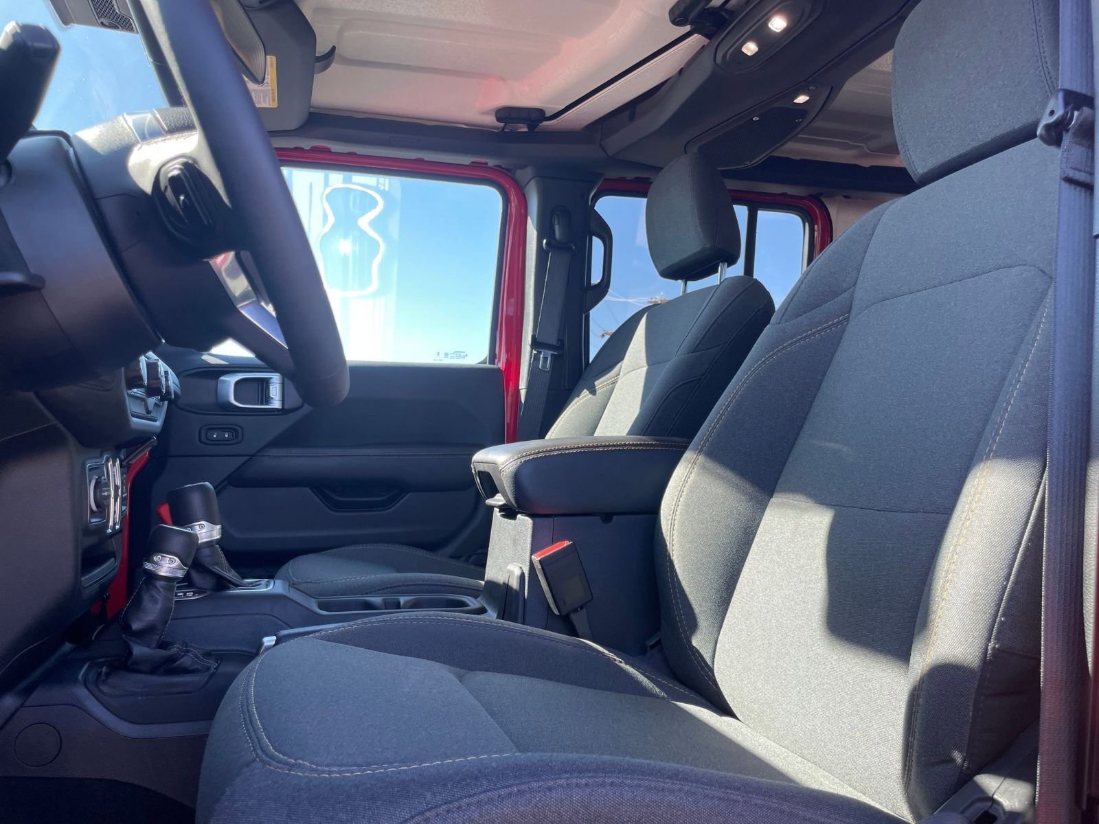 Used 2025 Jeep Wrangler Sahara image 25