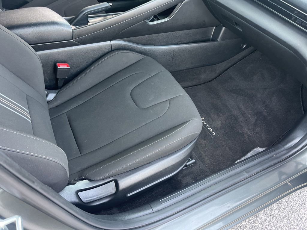 Used 2025 Hyundai Elantra Sport FWD image 21