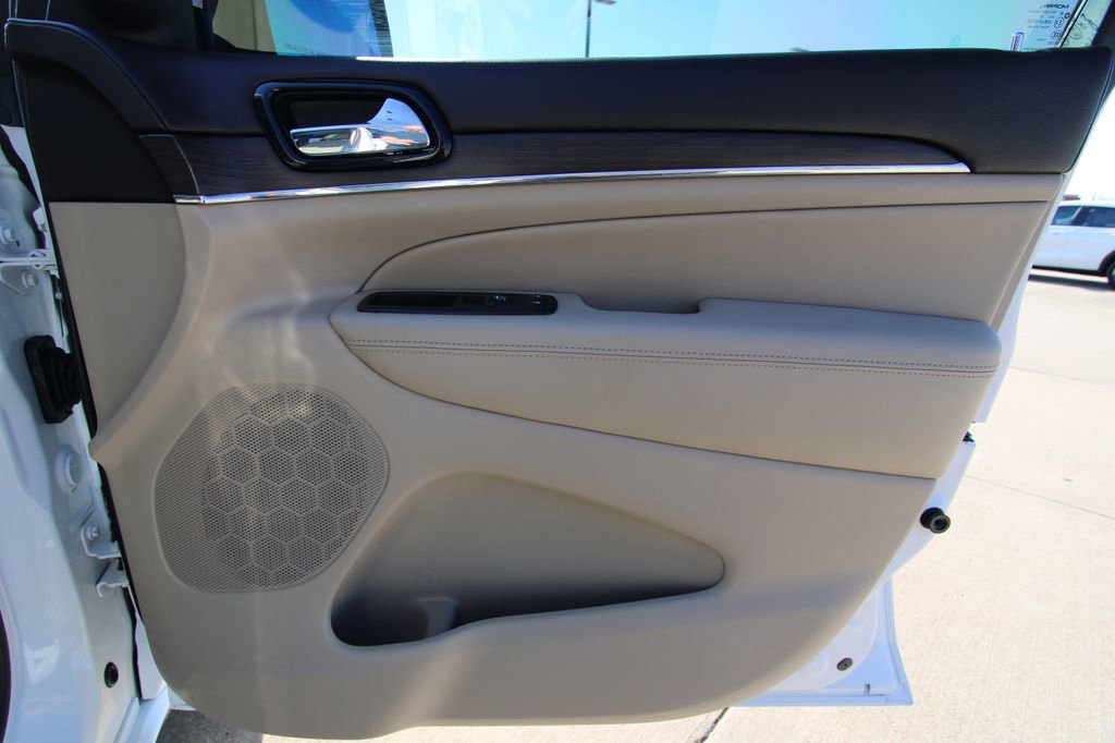 Used 2020 Jeep Grand Cherokee Overland image 43