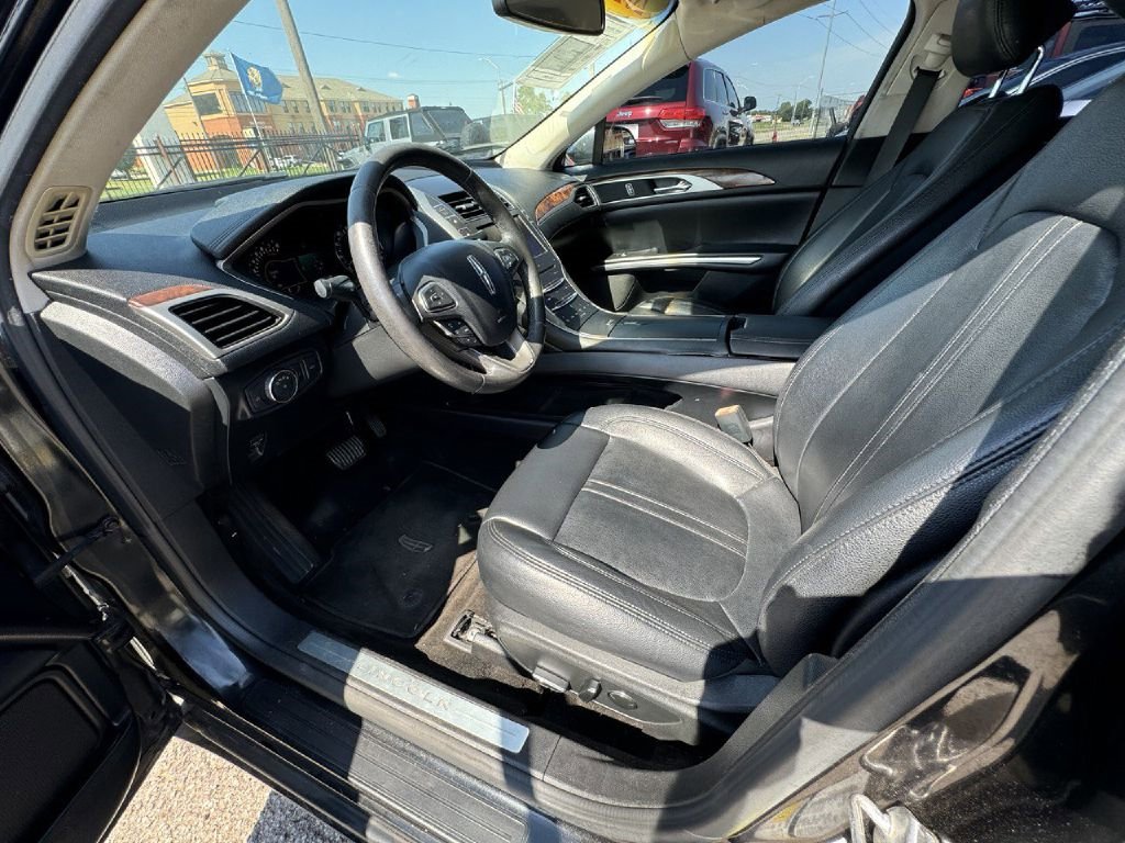 Used 2015 Lincoln MKZ image 14