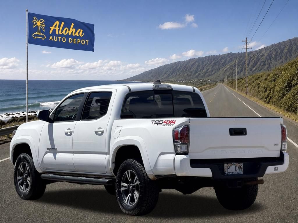 Used 2018 Toyota Tacoma TRD Sport AWD/4WD image 3