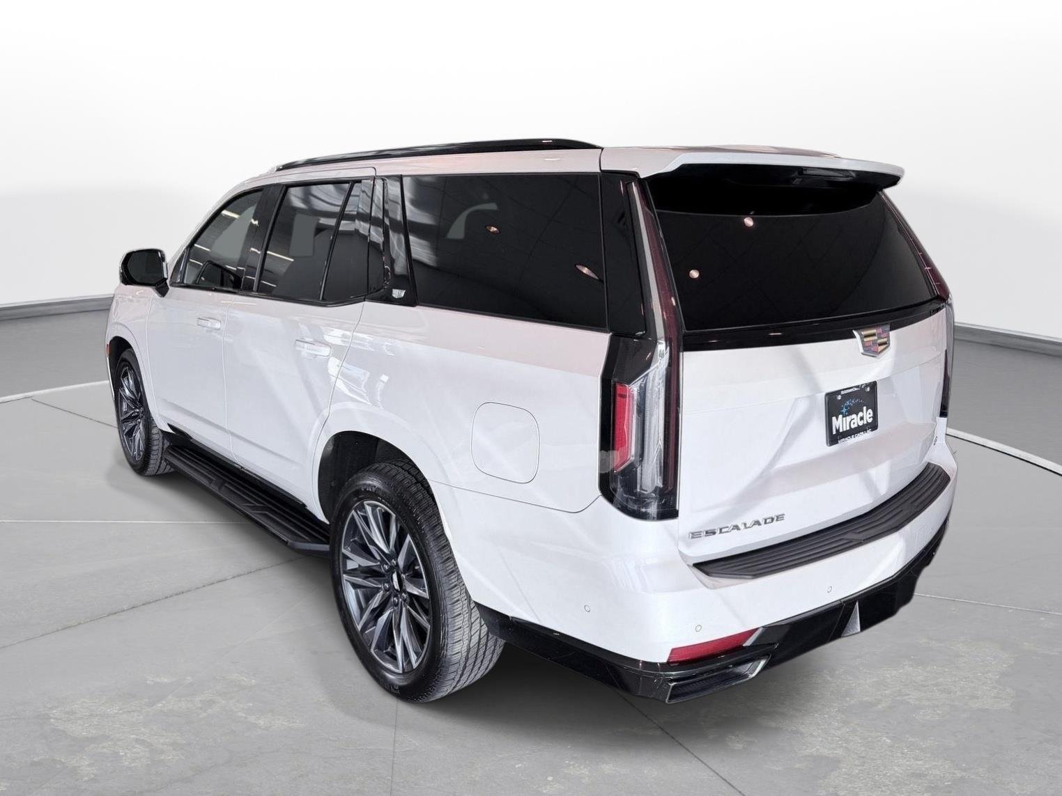 Used 2022 Cadillac Escalade Sport w/ Touring Package AWD/4WD image 5