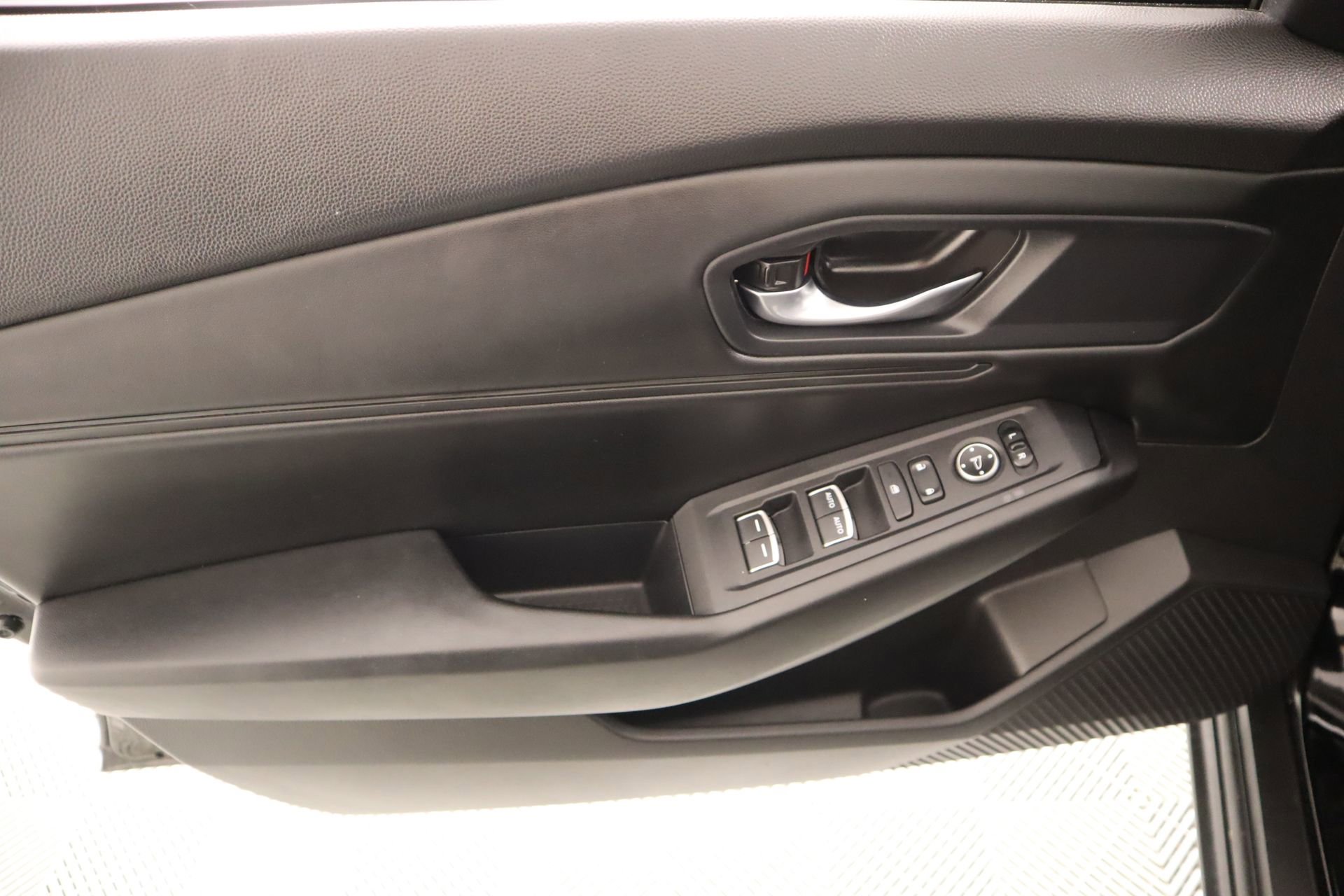 Used 2023 Honda Accord EX image 16