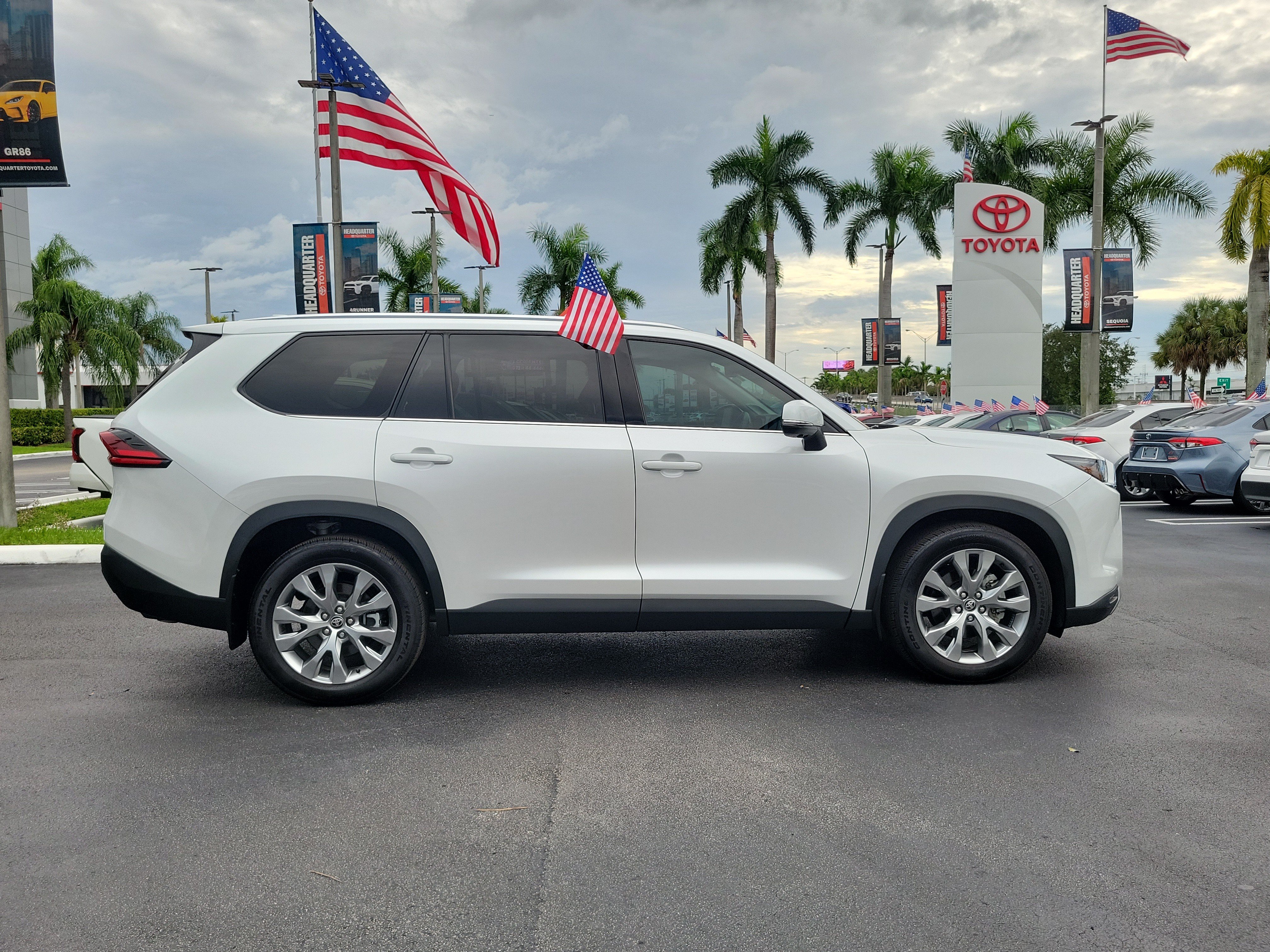 Used 2025 Toyota Grand Highlander FWD image 13