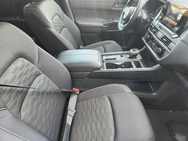 Used 2025 Nissan Pathfinder S FWD image 19