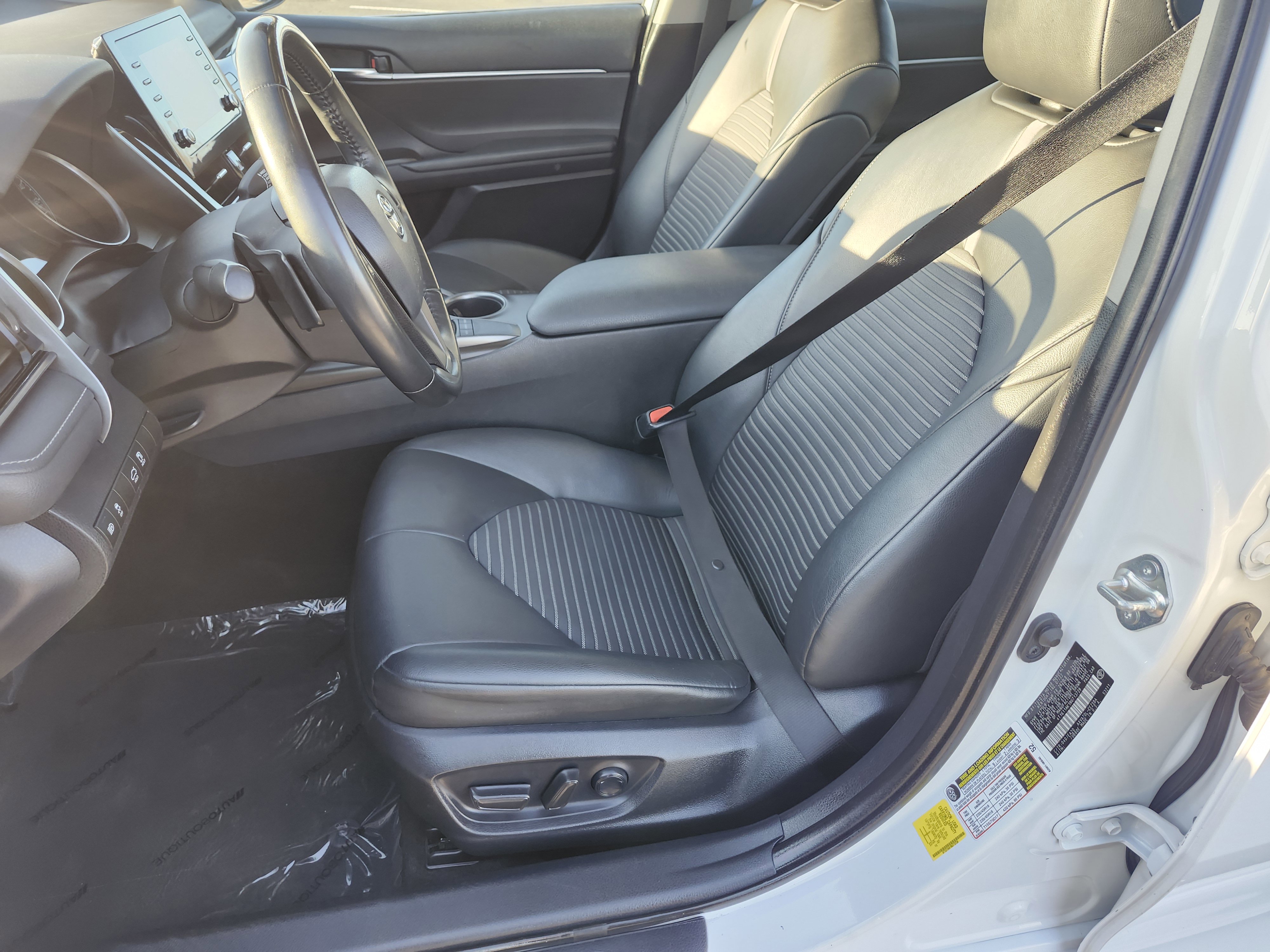 Used 2022 Toyota Camry SE image 23