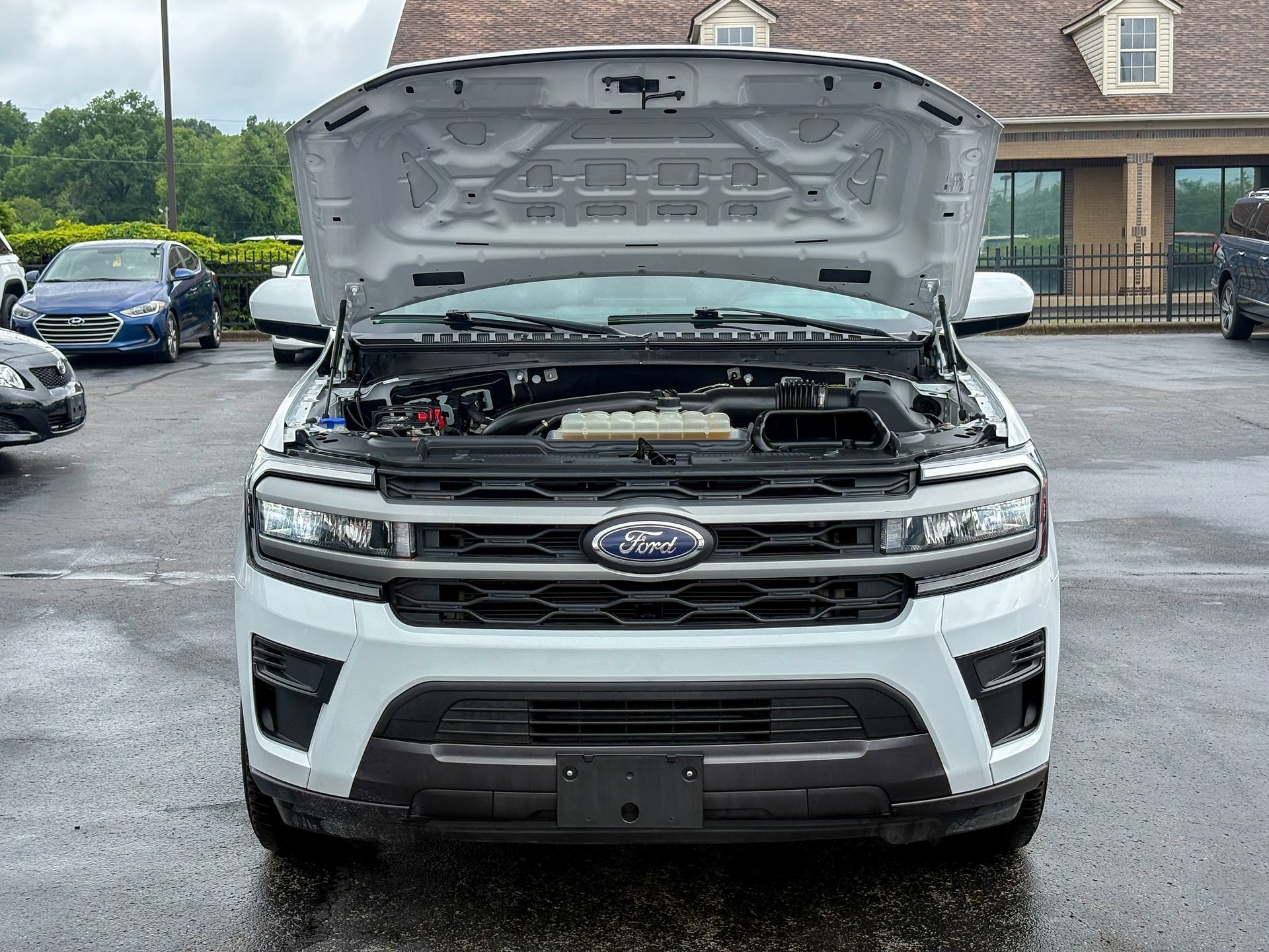 Used 2024 Ford Expedition XLT AWD/4WD image 38
