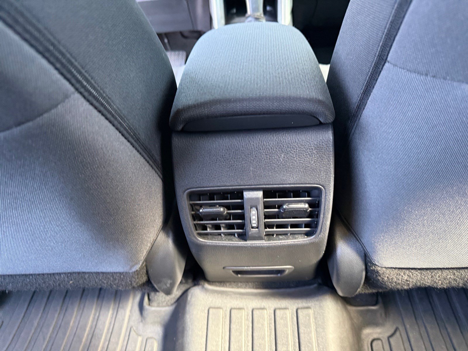 Used 2025 Toyota Corolla Cross AWD Hybrid w/ Moonroof Package image 30