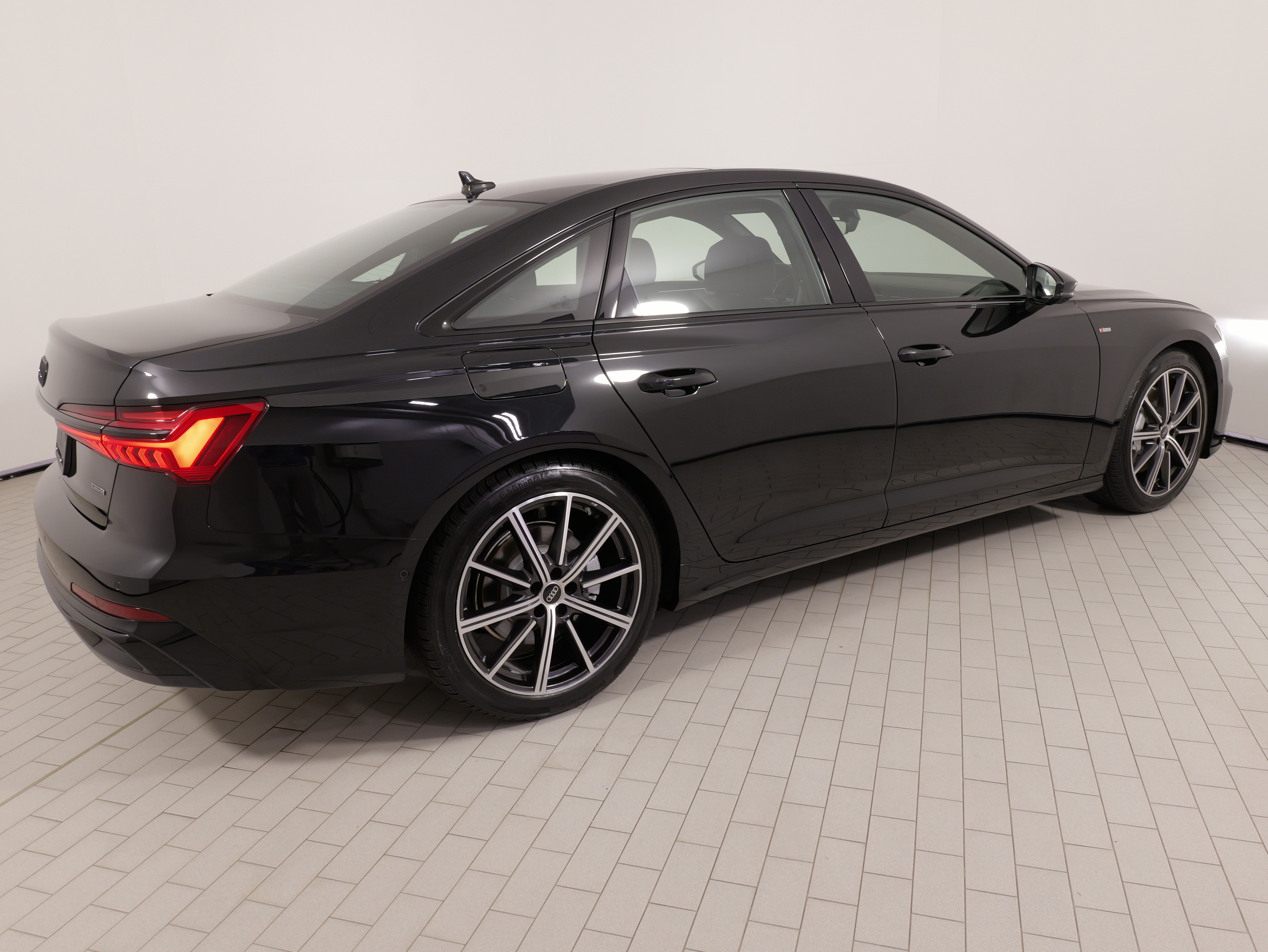 Used 2025 Audi A6 Premium Plus w/ Premium Plus Package AWD/4WD image 11