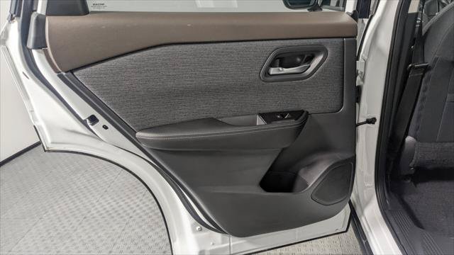 Used 2022 Nissan Rogue SV FWD image 16