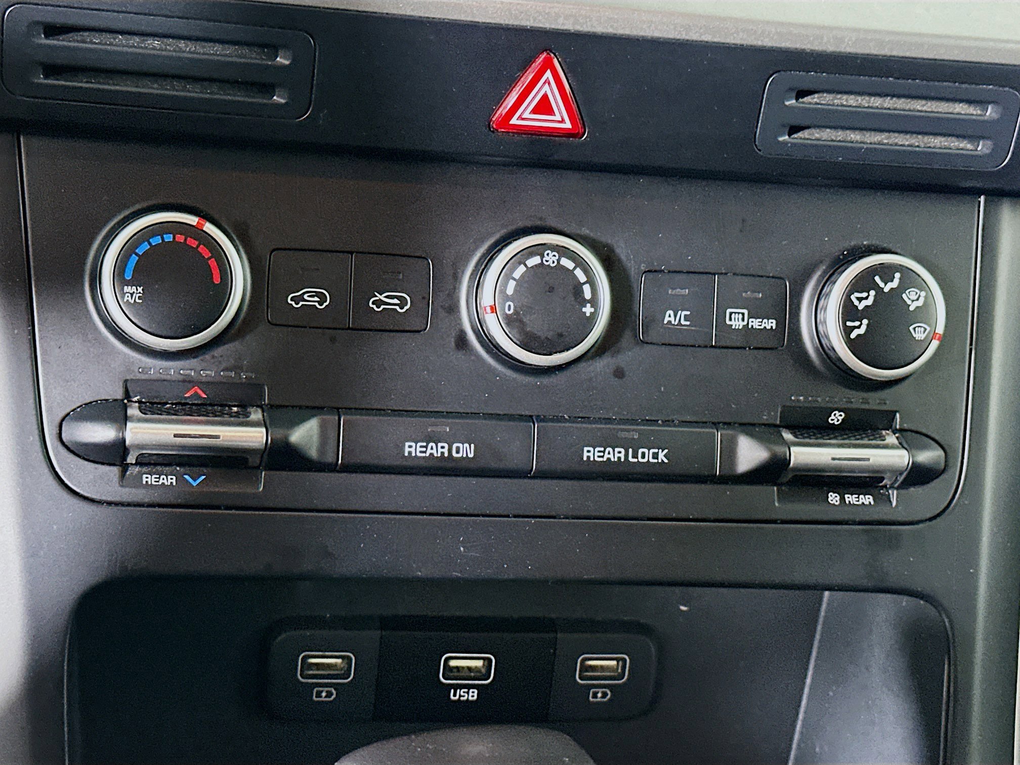 Used 2024 Kia Carnival LX image 23