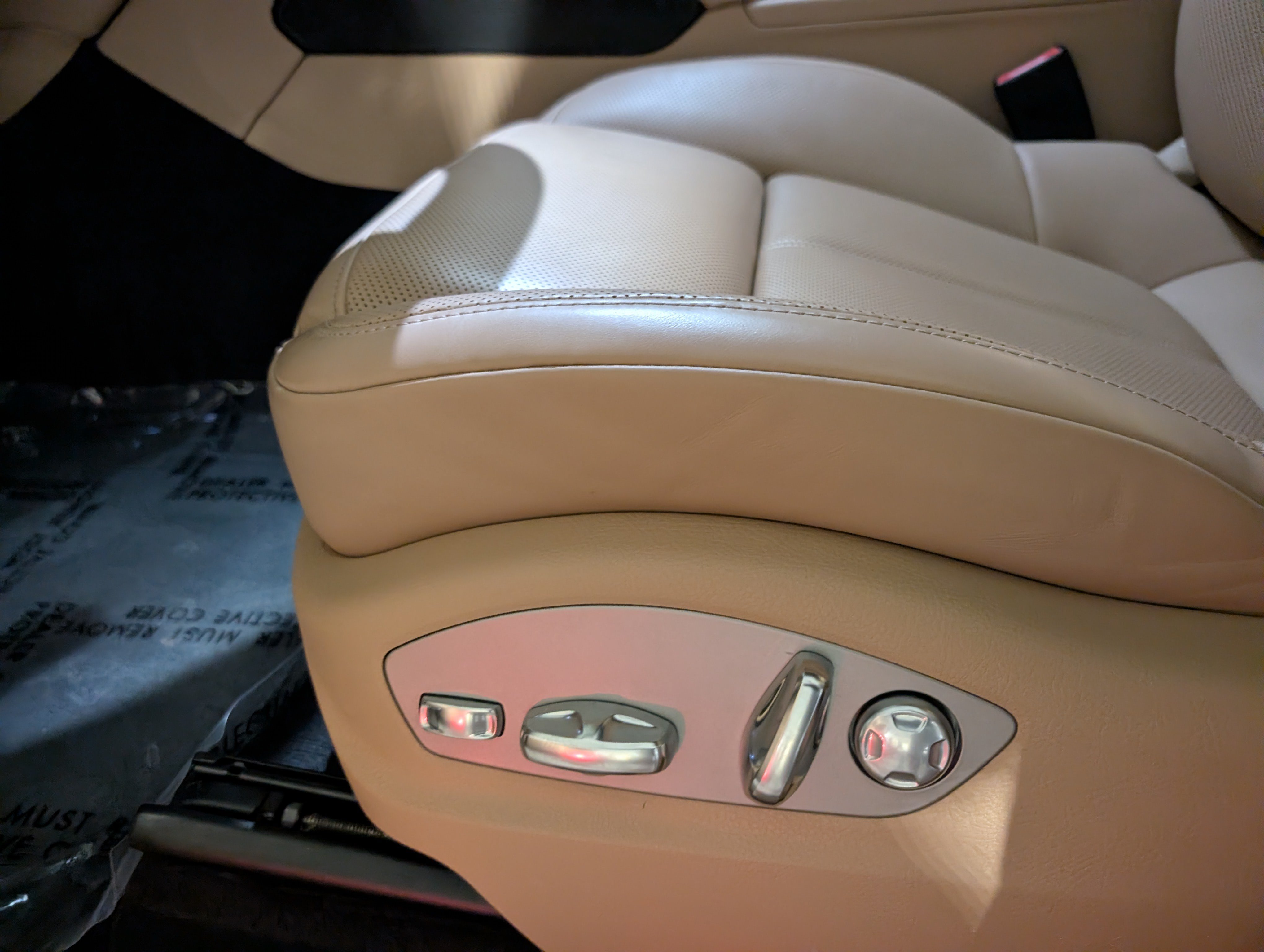 Certified 2023 Porsche Macan AWD/4WD image 19