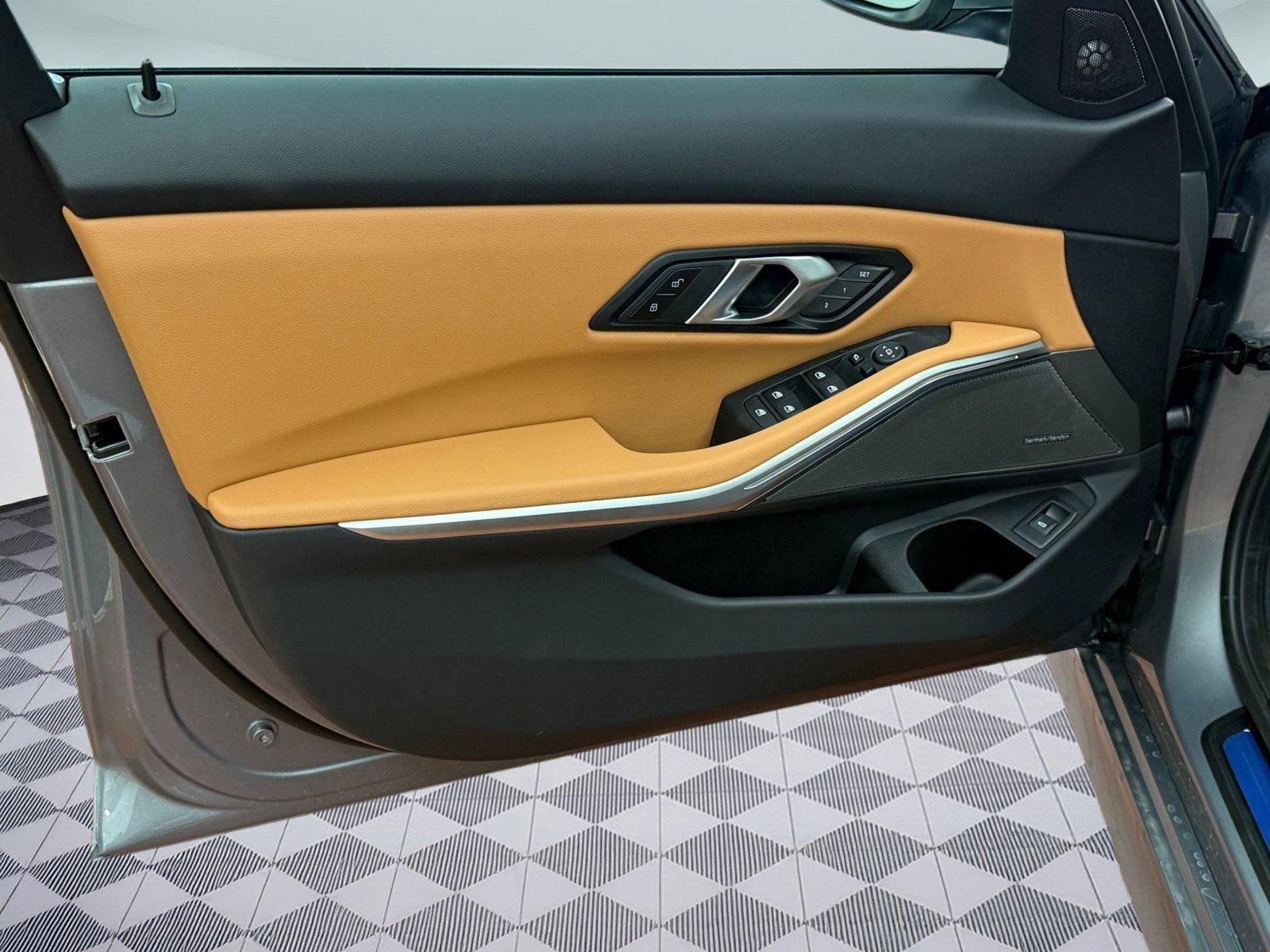 Used 2025 BMW 330i xDrive Sedan w/ Premium Package image 14