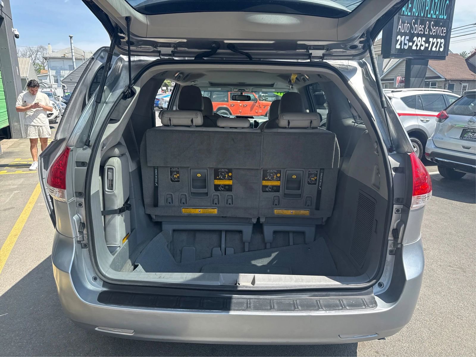 Used 2011 Toyota Sienna XLE FWD image 13