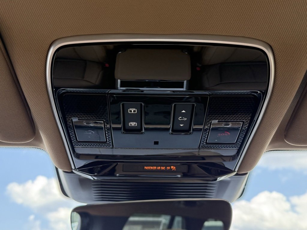 New 2025 Land Rover Range Rover SE image 28
