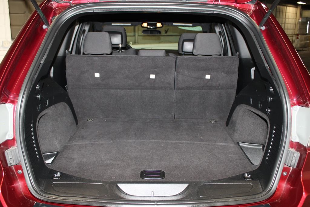 Used 2019 Jeep Grand Cherokee Laredo image 28