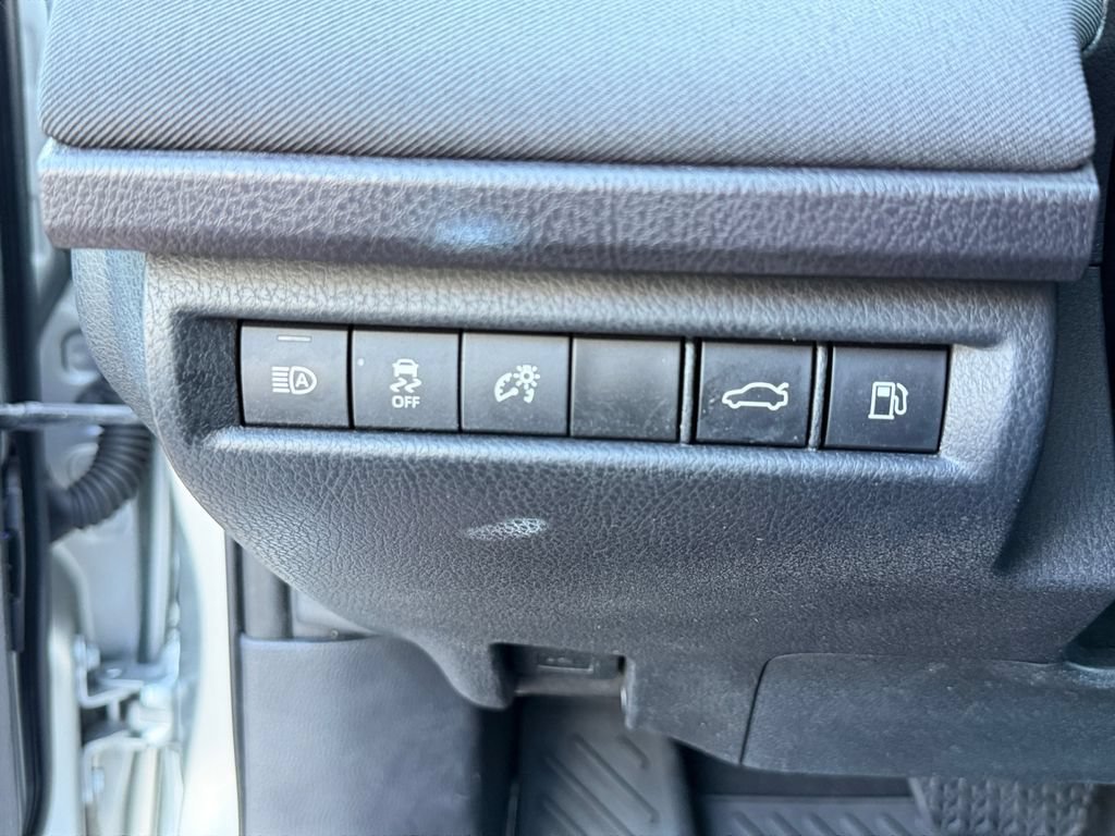 Used 2025 Toyota Camry LE FWD image 31