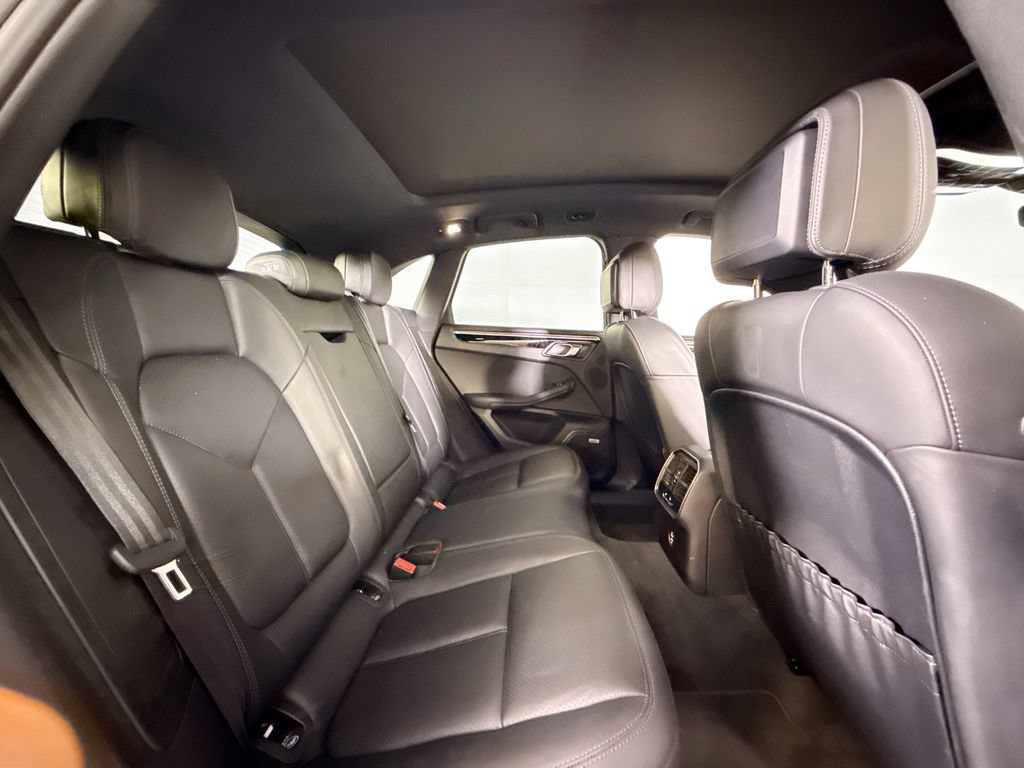Certified 2020 Porsche Macan AWD/4WD image 19