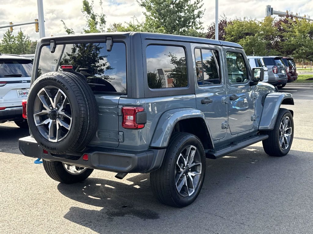 Used 2024 Jeep Wrangler Unlimited AWD/4WD image 8