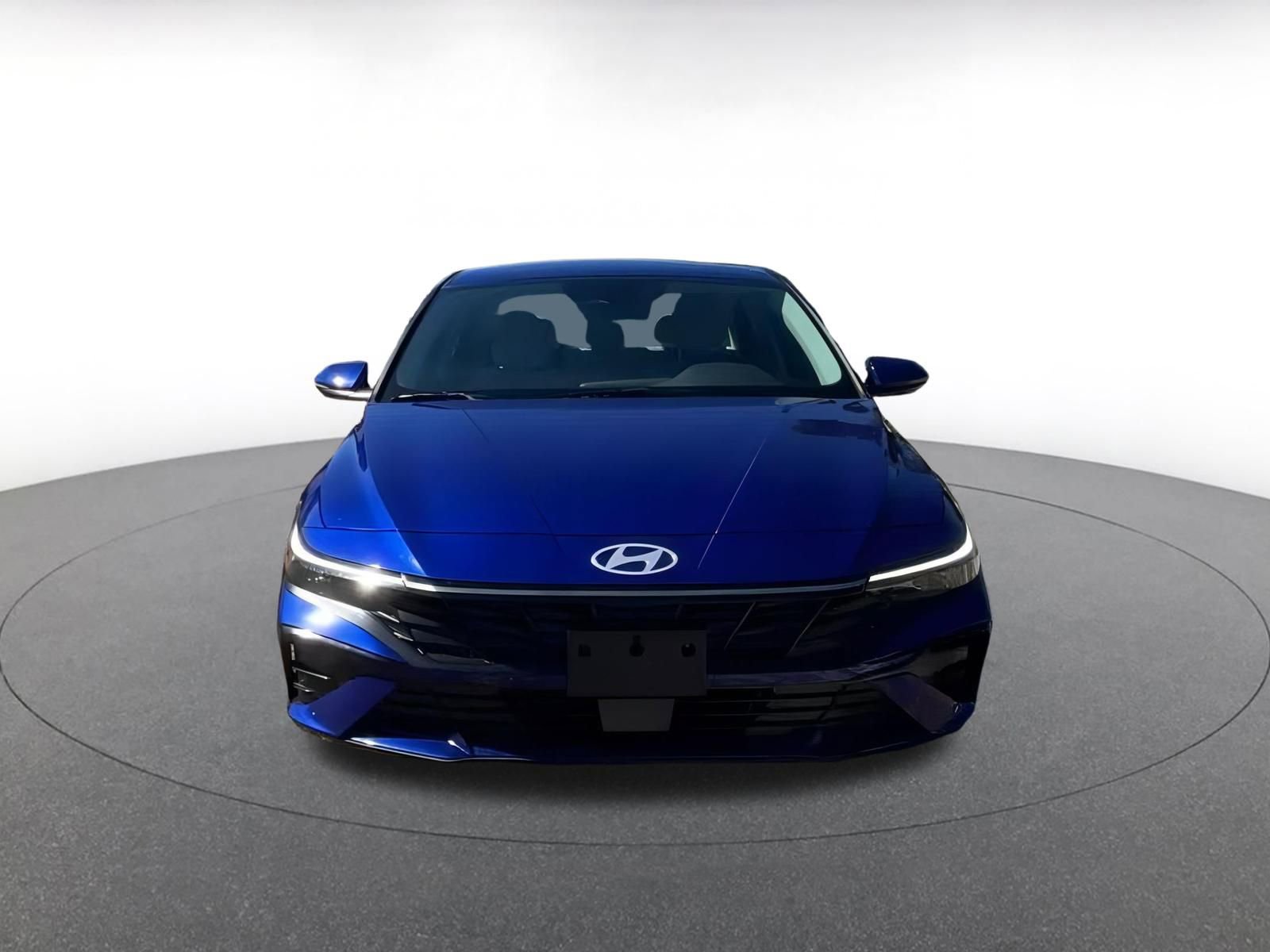 Used 2025 Hyundai Elantra Limited image 3