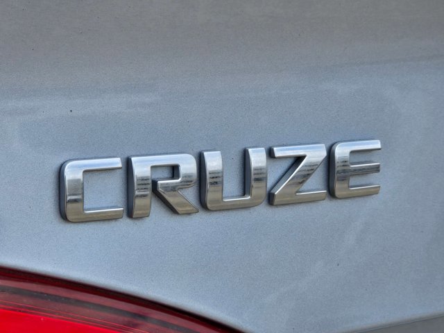 Used 2018 Chevrolet Cruze LT FWD image 13
