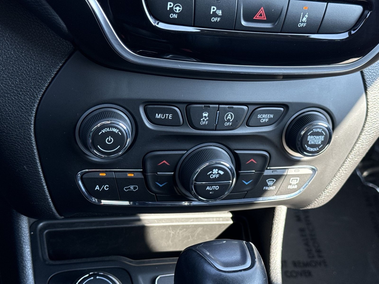Used 2021 Jeep Cherokee Limited AWD/4WD image 21