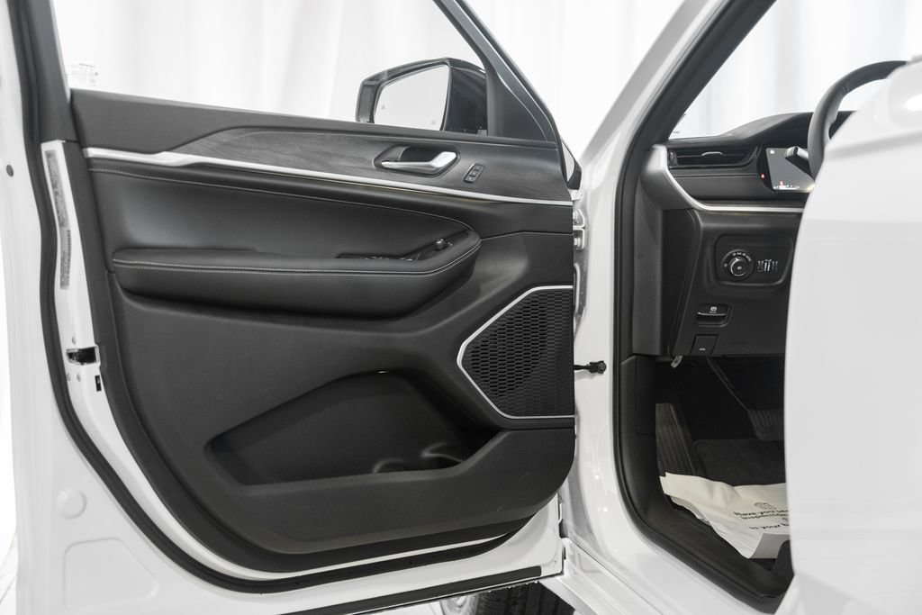 New 2026 Jeep Grand Cherokee L Limited AWD/4WD image 39