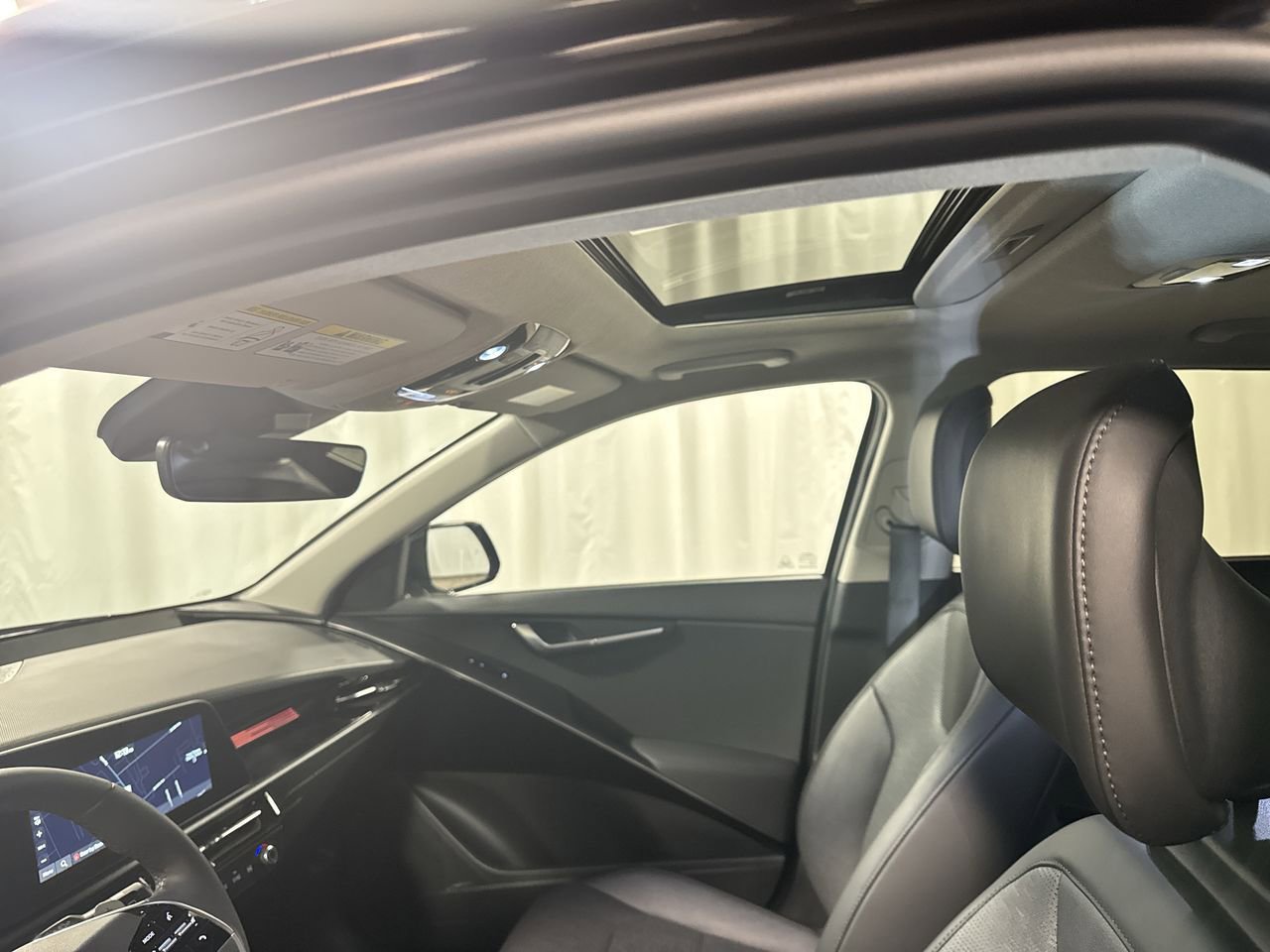 Certified 2025 Kia Niro SX Touring image 29