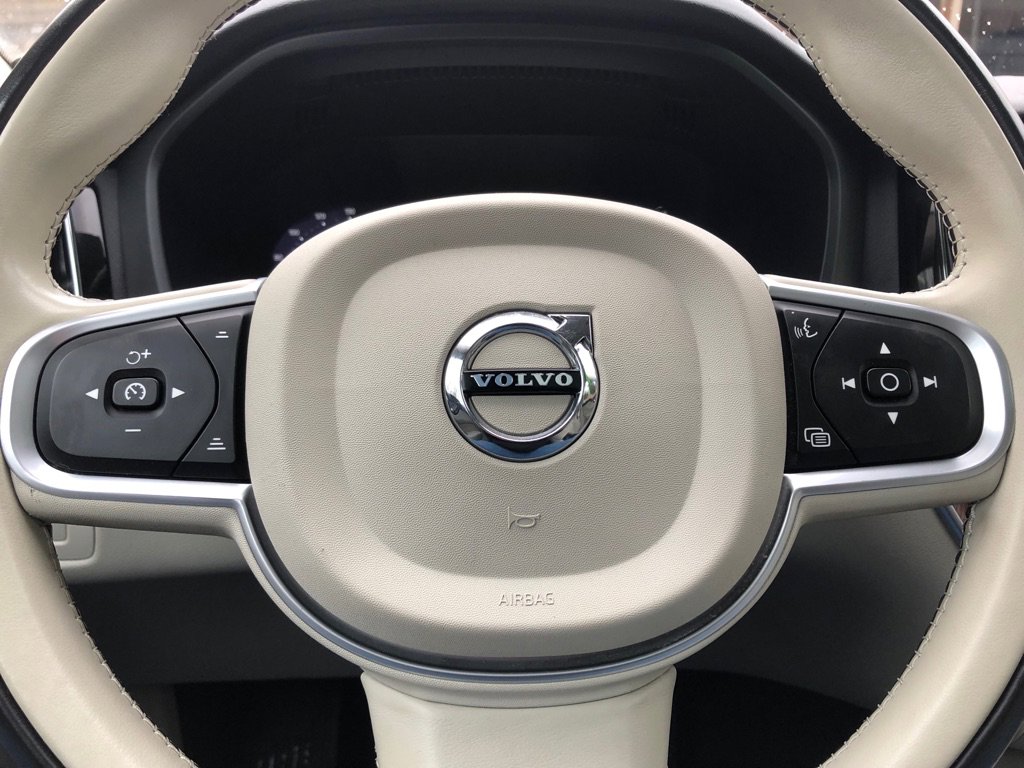 Used 2022 Volvo XC60 B5 Momentum AWD/4WD image 31