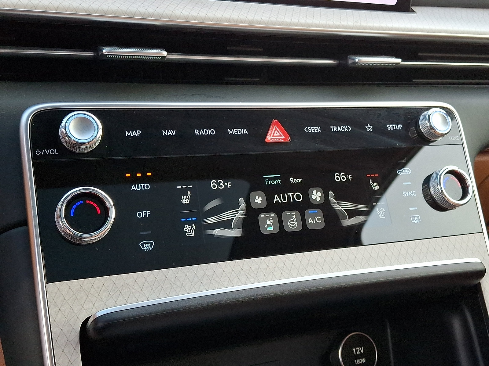 Certified 2025 Genesis GV80 3.5T Prestige AWD/4WD image 18