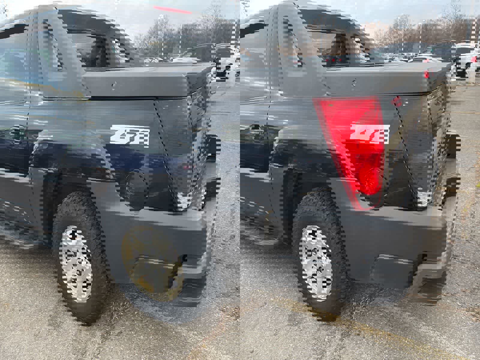 Used 2003 Chevrolet Avalanche 4x4 w/ Suspension Package, Off-Road image 9