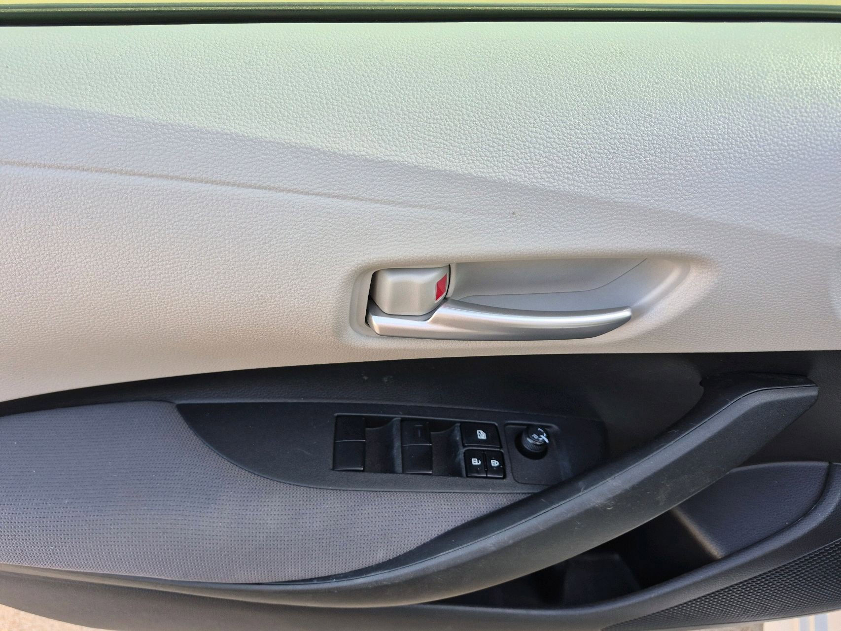 Used 2020 Toyota Corolla L image 11