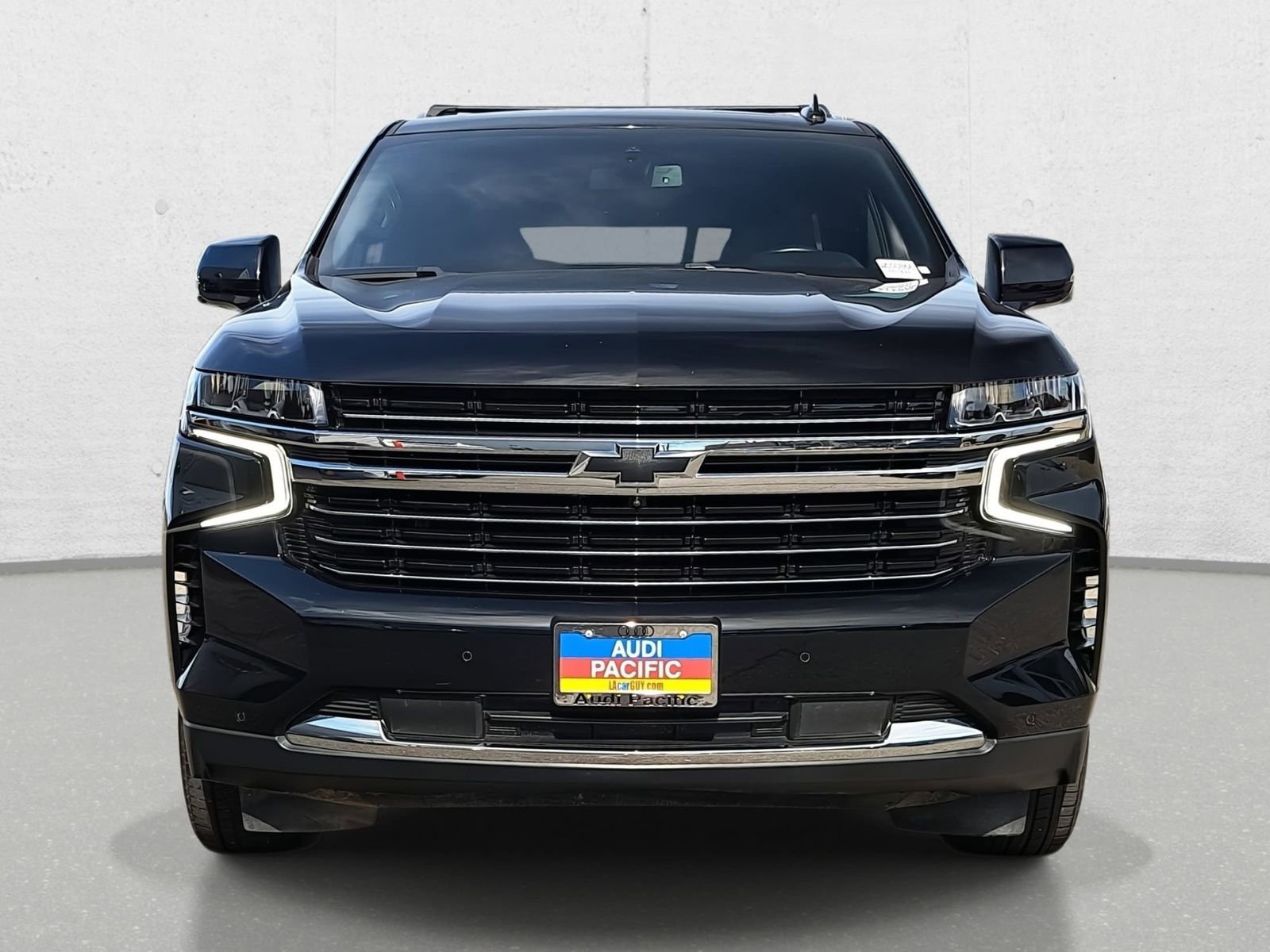Used 2022 Chevrolet Tahoe LT w/ Luxury Package image 2