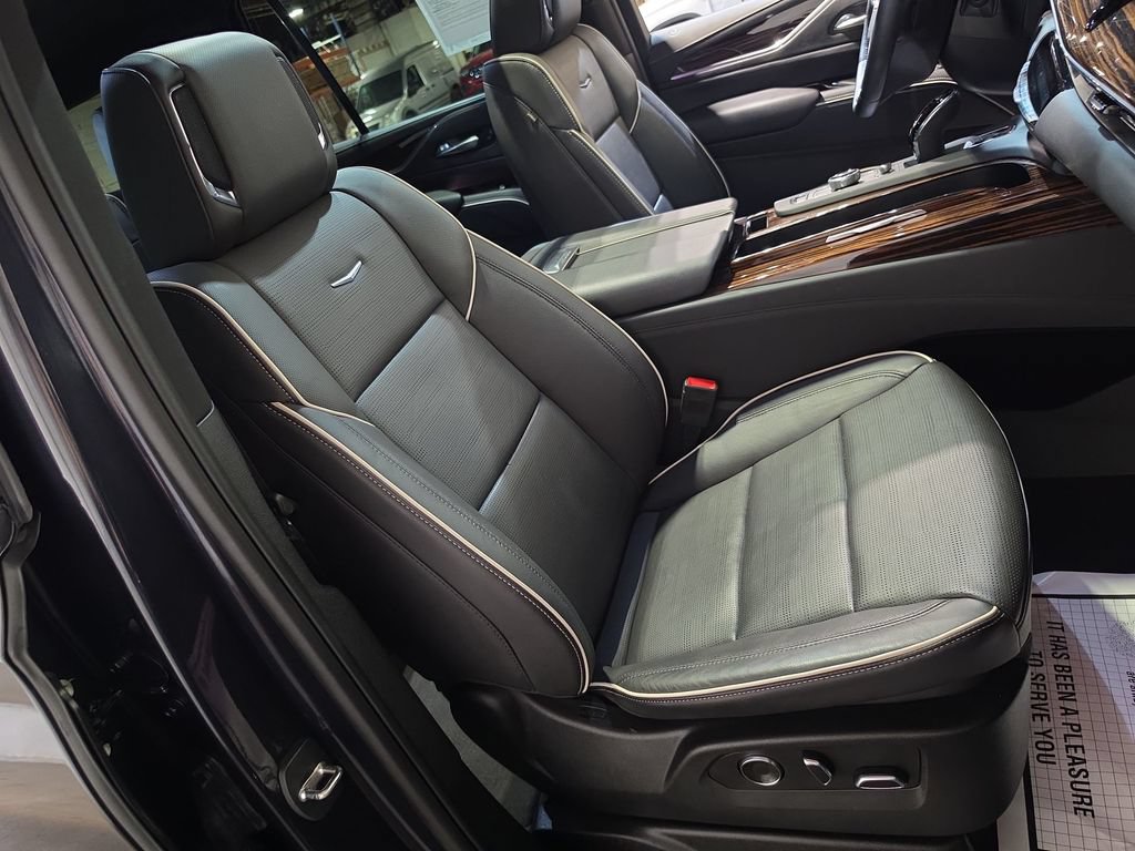 Used 2023 Cadillac Escalade Premium Luxury AWD/4WD image 27