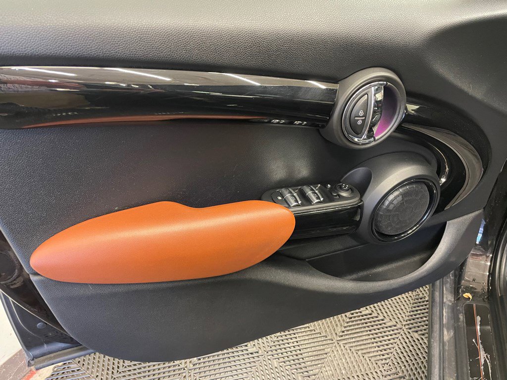 Used 2017 MINI Cooper 4-Door Hardtop image 22