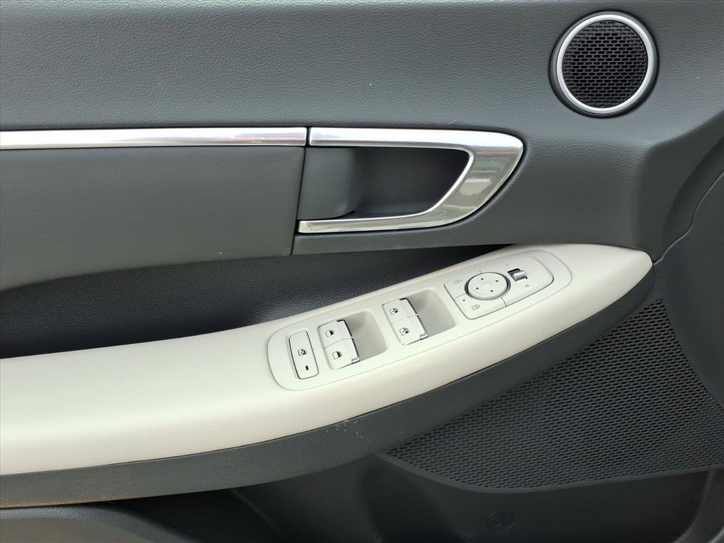 Certified 2023 Hyundai Sonata SEL w/ Preferred Accessory Package FWD image 18