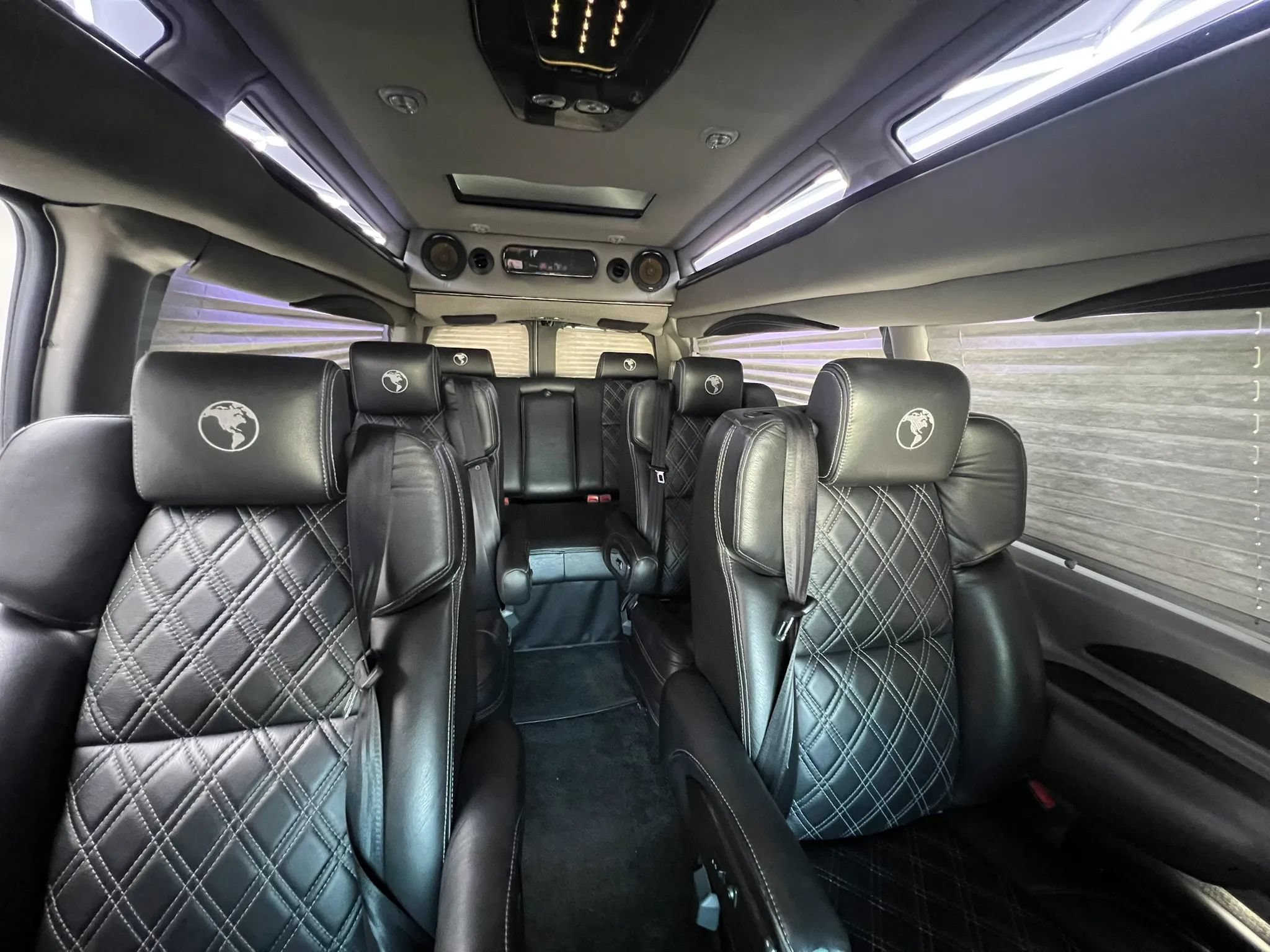 Used 2021 Chevrolet Express 3500 LS w/ Chrome Appearance Package RWD image 19